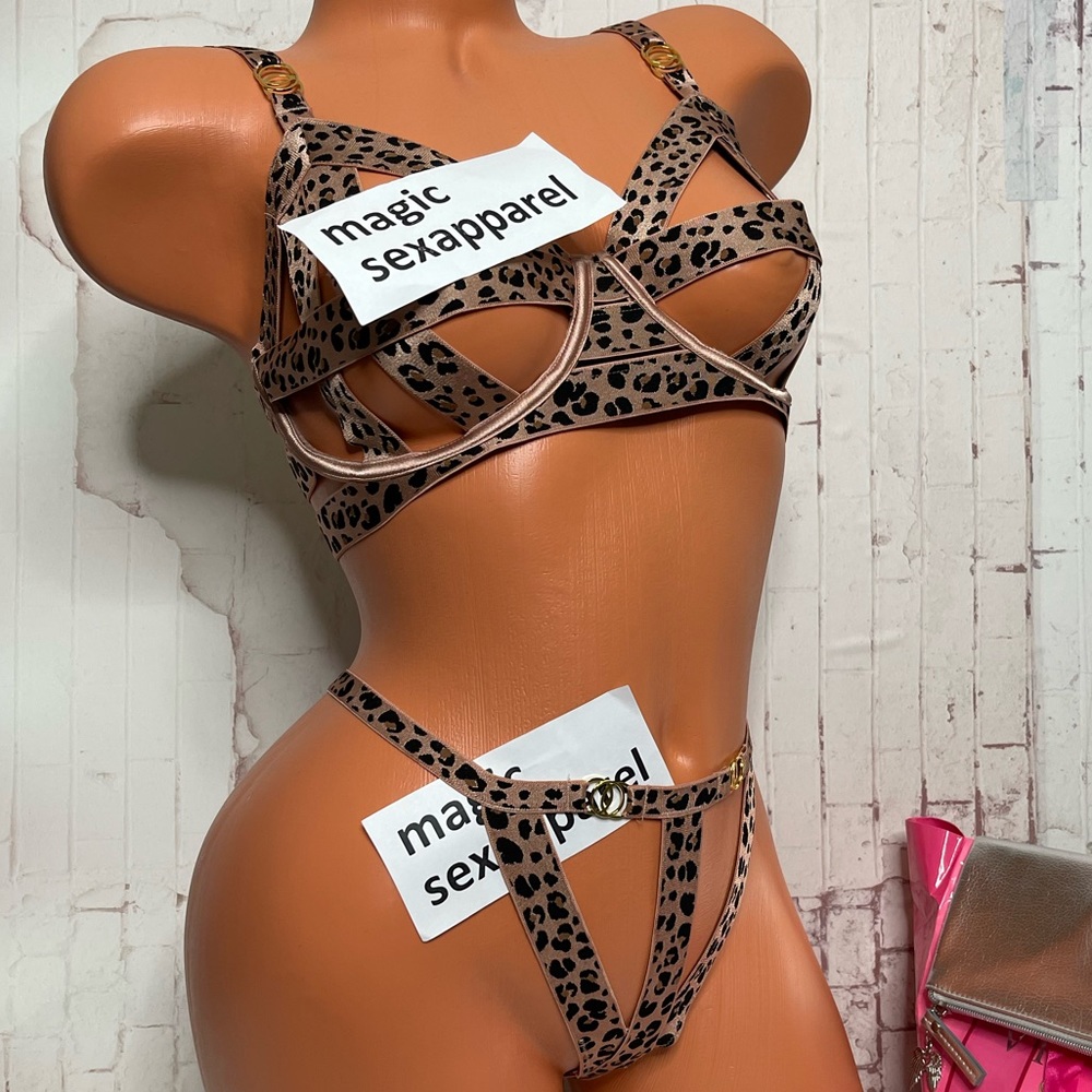 VS LUXE 34C 34D 34DD BRA M PANTY SET STRAPPY CAGED BONDGE RINGS